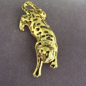 Vintage Lady Remington Goldtone Panther Cat Tiger Animal Pin Brooch Signed LR